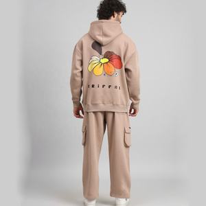 Conjunto deportivo de hombre con estampado de pantalla personalizado, chándal de 100% algodón sostenible con Sudadera con capucha y pantalones de chándal - Product Image 4