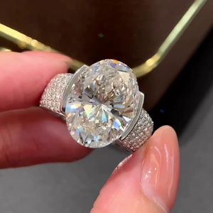 Bague en diamant de laboratoire certifiée IGI 11,50 carats, ovale, pavé demi-sertie, couleur D-E-F, clarté VVSVS - Product Image 3