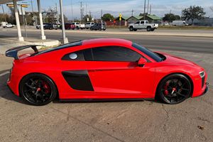 Audi R8 V10 Coupé 2017 Usado, 30700 Millas, Motor V10 Biturbo, Rojo Dinamita, Modificaciones de Rendimiento - Product Image 3