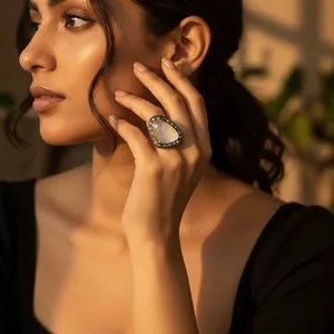 Anillo Romántico y Moderno para Mujer, Chapado en Oro Rosa, con Incrustaciones de Diamantes y Piedras Preciosas, Engaste de Garra, Joyería con Detalles en Oro - Product Image 3