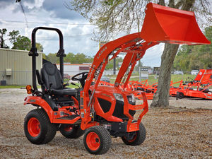 Tractor Agrícola Kubota BX2380 de 23 HP con Cortadora de Césped y Cargador Frontal - Product Image 3