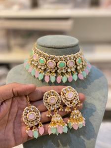 Conjunto Kundan de Alta Calidad con Maang Tikka para Mujer, Conjunto de Collar Gargantilla de Primera Calidad, Perfecto para Bodas y Fiestas - Product Image 3