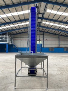 Trasportatore di secchio in plastica resistente per la linea di lavorazione del prodotto agricolo per la movimentazione di anacardi e cereali - Product Image 2