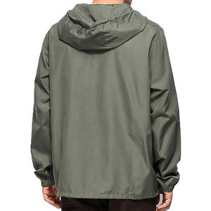 Veste coupe-vent légère imperméable anti-UV à capuche pour homme, logo personnalisé sur le devant, couleur personnalisable pour les sports de plein air, les voyages, coupe ample, OEM - Product Image 4