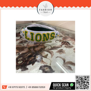 Bandeau de sport en satin perlé de haute qualité pour les enfants rehaussent votre tenue de jour de jeu avec accessoire à motif de lion pour les cheveux et le sport - Product Image 4