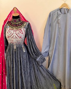 Vestido Afgano de Lujo Gris y Rojo Bordado a Mano con Joyería Metálica Kuchi y Elegante Corpiño Detallado - Product Image 1