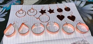 Boucles d'oreilles créoles en résine rustique bohème faites à la main pour femmes, style vintage personnalisé, motif floral, pour mariage et soirée - Product Image 2