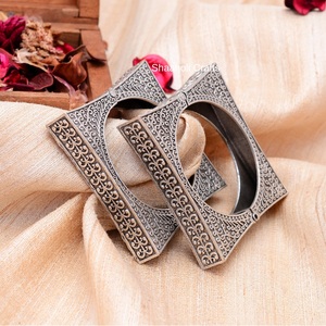 Bracelet en argent oxydé ouvrable de haute qualité avec conception gravée bijoux pour femmes faveur de mariage - Product Image 4