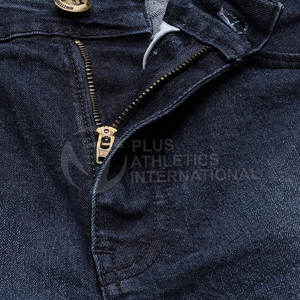 Pantalones cortos vaqueros ajustados para hombre con dobladillo y bolsillos delanteros para uso diario en verano - Product Image 4