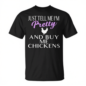 Camiseta Chicken Lady: Dime que soy bonita y compra pollos. Ropa promocional para amantes de las aves. - Product Image 2