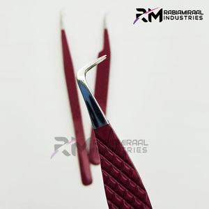 Pinzas Profesionales para Extensión de Pestañas con Punta Plateada y Recubrimiento en Polvo Color Marrón Oscuro, Producto Nuevo y de Tendencia RMI - Product Image 4