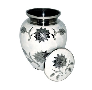 Pequeña urna de cremación de latón de 6 x 4 pulgadas, contenedor conmemorativo de 650 ml, artesanía blanca rara con bolsa, hermoso diseño de girasol - Product Image 2