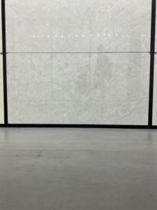 Carreaux de porcelaine de 800x1600mm en grande dalle carreaux vitrifiés pour le sol pour l'utilisation dans un intérieur somptueux dans une villa, fabriqués en Inde - Product Image 2