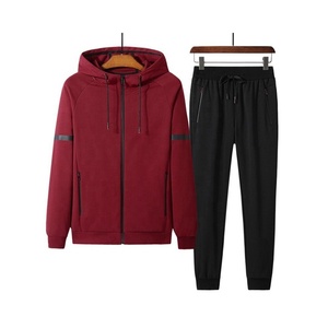 Ensemble de jogging de qualité supérieure pour homme, sweat-shirt à capuche avec poches latérales et pantalon de survêtement - Product Image 1