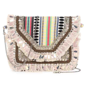 Bolso de mano étnico bohemio hecho a mano con borlas decorativas, monedero para bodas y festivales con cuentas y estilo - Product Image 4