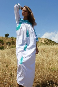 Vestido Maxi Oaxacano 100% Algodón, Talla Grande XL, Estilo Sexy, Estampado Floral, Silueta en A, Detalles de Crochet Jade, Bordado a Mano - Product Image 2
