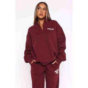 Ensemble de survêtement 2 pièces pour femme, hiver, uni, brodé, long, fermeture éclair sur le devant, velours rouge - Product Image 1