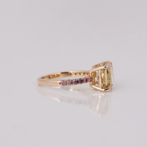 แหวนหมั้นเพชรสำหรับปลูกในห้องปฏิบัติการสีเหลืองสดใส10KT แหวนฝังเพชรสีชมพูทรงกลมสุดทันสมัยทันสมัย - Product Image 6