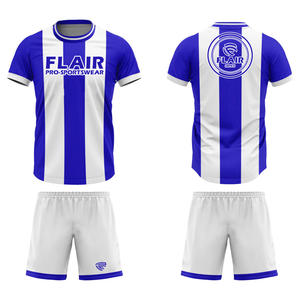 Kits de football rétro conçus sur mesure Uniformes de maillot de football pour enfants de haute qualité pour hommes - Product Image 5