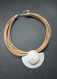 Collier à pendentif en alliage métallique le plus populaire avec bracelet et ensemble de boucles d'oreilles Collier ras du cou réglable pour femmes à la mode - Product Image 5