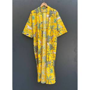 Robe kimono légère en coton artisanal avec imprimé animal pour se prélasser confortablement - Product Image 5