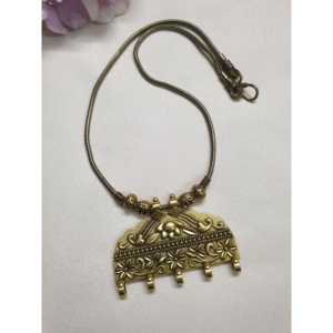 Collar con colgante étnico de Metal oxidado, gargantilla de moda en tono dorado antiguo, proveedor de joyería india tradicional al por mayor - Product Image 2