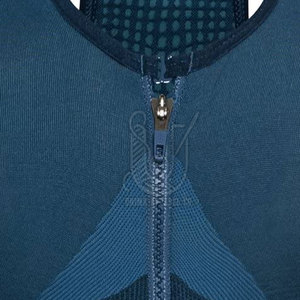 Soutien-gorge de sport respirant pour femmes avec logo frontal, maintien élevé, matière en élasthanne/nylon, fabriqué au Pakistan - Product Image 4