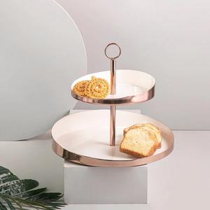 Lujoso soporte de aluminio para pasteles de 2 niveles con una base pulida diseñada para restaurantes de alta gama, panaderías y servicios de catering - Product Image 1