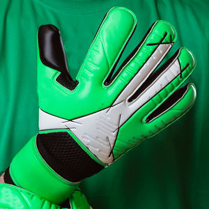 Vêtements d'entraînement Gants de gardien de but professionnel de haute qualité fabriqués au Pakistan Gants de football de gardien de but de football - Product Image 4