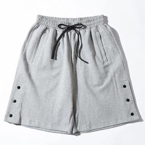 Pantalones cortos de chándal de pierna ancha con botones de tres filas, pantalones de chándal de calle holgados de algodón para hombre, pantalones cortos informales de moda para correr de baloncesto de verano - Product Image 5