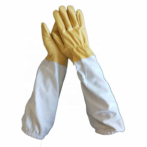 Guantes de apicultura de cuero de piel de oveja Premium con protección de seguridad a prueba de picaduras y mangas largas ventiladas con servicio OEM - Product Image 1