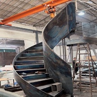 Escalier hélicoïdal moderne à câbles en acier noir, marches en bois massif, pour villa duplex