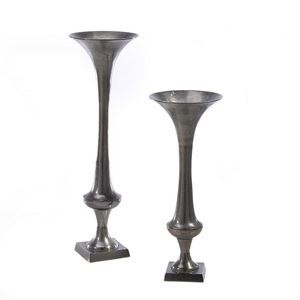 Último florero de metal para Decoración de mesa, acabado plateado, forma y tamaño personalizados para bodas y fiestas - Product Image 1