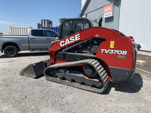 รถตักล้อยาง CASE TV370B CTL CAB ปี 2023  715 ชั่วโมงทำงาน  สายพานยางสภาพดี 75%  จอยสติ๊กไฟฟ้า  บุ้งกี๋ไฟฟ้า  ระบบควิกแล็ค  ช่องต่อไฮดรอลิกเสริม - Product Image 5
