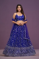 Lehenga en georgette avec broderie en sequins zari, tissu de blouse ample, dupatta en georgette, bordure en dentelle de filet doux, semi-cousu