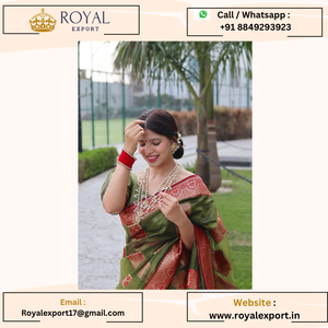 Superbe sari en organza doux Banarasi pur de couleur verte avec chemisier en brocart épais - Product Image 4