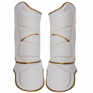 Espinilleras de Fútbol Ligeras Personalizadas, Material de Cuero, Protección, Fabricadas en Pakistán - Product Image 3