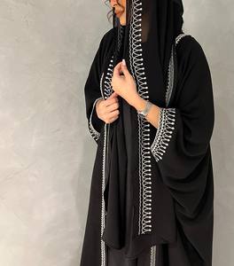 Abaya Dubaï en soie noire de haute qualité, à manches longues, anti-rides, avec de belles broderies blanches, tenue de prière musulmane traditionnelle - Product Image 3