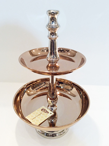 Vantage Brass Shiny Polish Fancy Venta caliente Esmalte Recorte Patrón Martillado Estilo moderno Fancy 2 Tier Cake Stand Metal 2 Tier Stand - Product Image 6