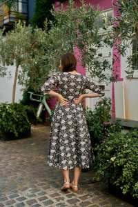 Robe Rajani imprimée à la main, longueur mi-mollet, bohème, florale, chocolat foncé, blanc, décontractée, occasionnelle, faite à la main - Product Image 2