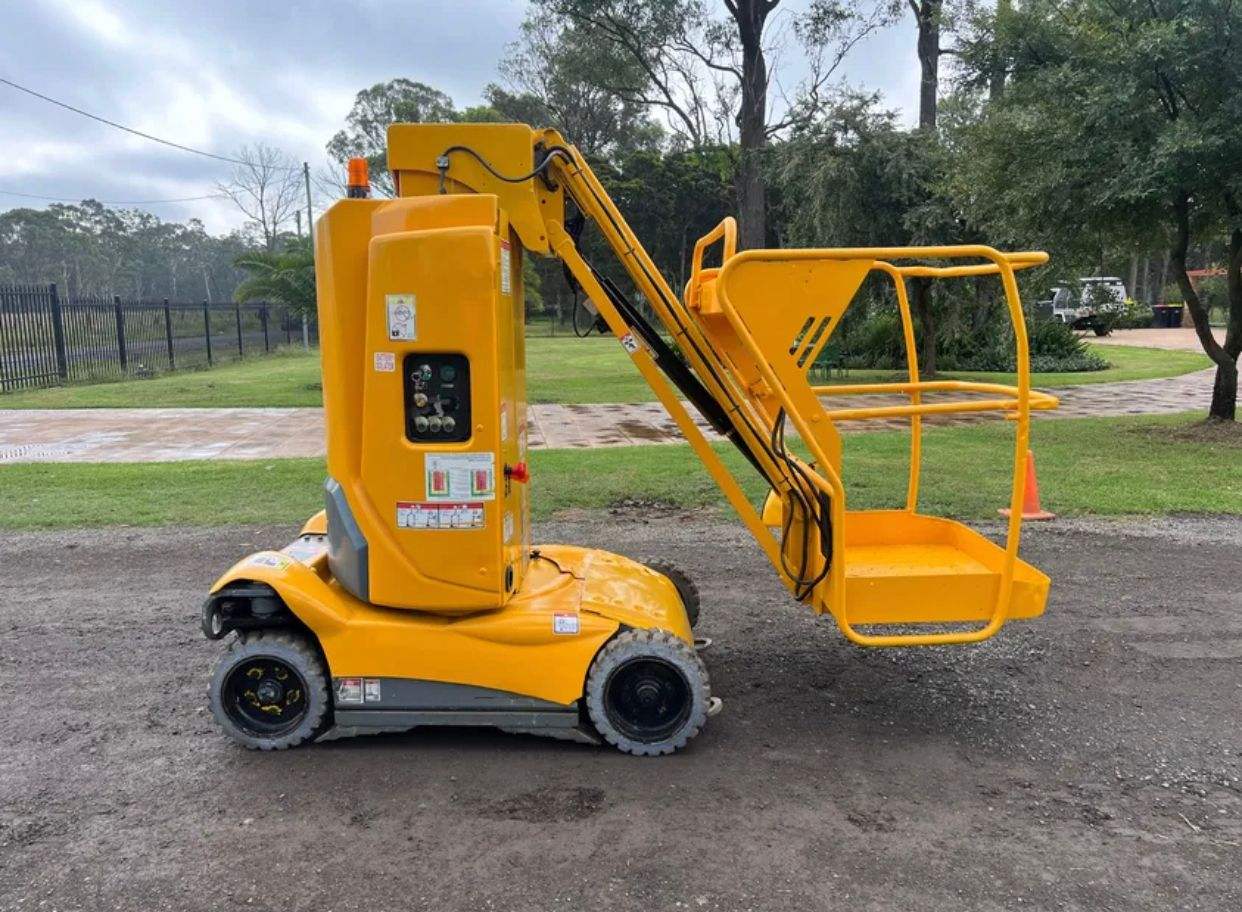 สีเหลือง