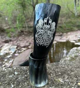 Taza de cuerno natural vikingo para beber hecha a mano para Ale Mead y cerveza Jarra de estilo medieval con soporte y decoración opcionales - Product Image 3