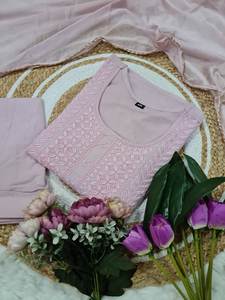 Vente en gros Ensemble Kurti en coton bio avec dentelle Dupatta | S-XXL à porter ethnique brodé de haute qualité, bon marché en vrac - Product Image 3