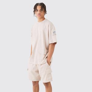 Venta caliente logotipo personalizado de gran tamaño Cargo camiseta y conjunto corto de algodón a juego para hombre conjunto de verano 2 piezas chándal camiseta pantalones cortos conjunto - Product Image 1