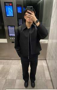 แจ็คเก็ตหนังผู้ชายสไตล์ไฮสตรีท ดีไซน์ล่าสุด พร้อมโลโก้ด้านหน้า ขายส่งออนไลน์ MOQ ต่ำ ย้อมสีพื้น - Product Image 6