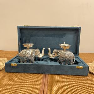 Éléphant en argent plaqué avec porte-bougie sur le dessus - Product Image 2