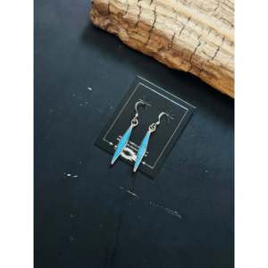 Boucles d'oreilles pendantes géométriques en turquoise de Kingman et argent sterling, faites à la main par des artisans Navajo - Product Image 3
