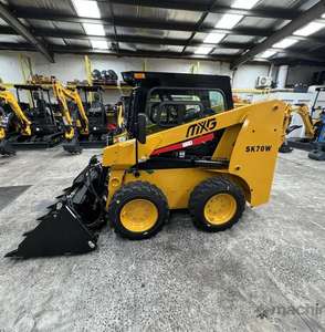 Minicargadora MXG SK70W con motor diésel XINCHAI de 50 hp, capacidad nominal de 760 kg, aire acondicionado, certificación ROPS/TO - Product Image 1