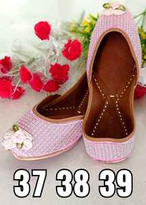 รองเท้าจุตติงานออกแบบสำหรับงานปาร์ตี้ สไตล์ชาติพันธุ์ รองเท้าจุตติปักลายหนัง คุณภาพดีที่สุด - Product Image 4