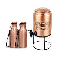 Vente en gros de produits en cuivre bouteille tasse cuisine et dessus de table bouteilles d'eau potable en cuivre pur pour la vente à l'exportation depuis l'Inde